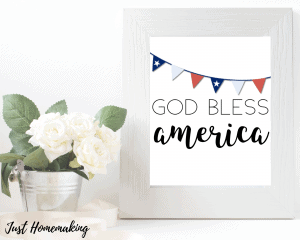free printable 4th of July decoration that reads "God Bless America"